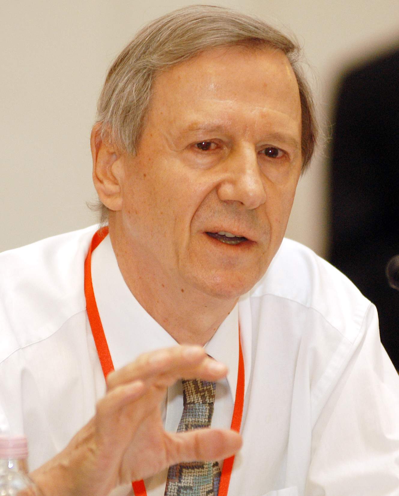 anthony_giddes_at_the_progressive_governance_converence_budapest_hungary_2004_october.jpg